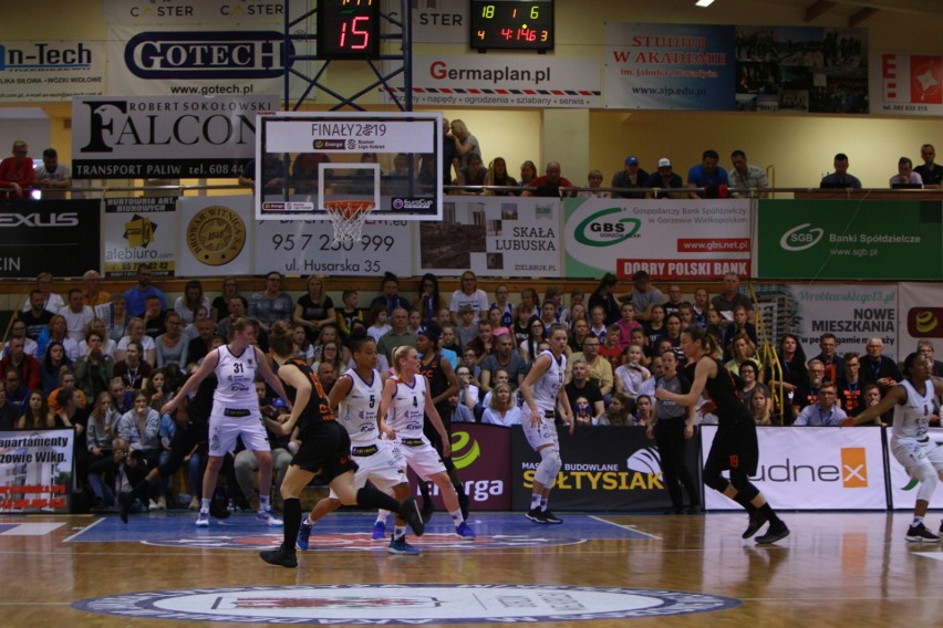 CCC Polkowice trzeci raz pokonuje AZS AJP Gorzów w finale mistrzostw Polski, ale srebro też cieszy. I to bardzo