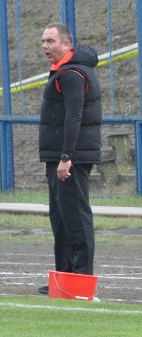 Trener Ireneusz Pietrzykowski nie będzie mógł prowadzić Granatu w sobotnim meczu z Beskidem Andrychów.