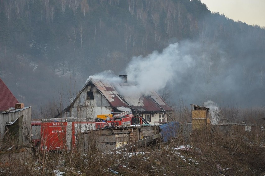 Pożar na osiedlu romskim w Maszkowicach. Nie żyje trzyletni chłopiec