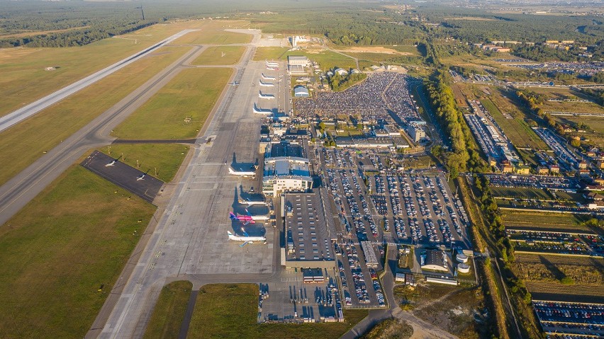 Widok na Katowice Airport od strony zachodniej
