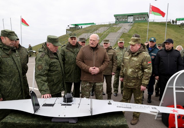 Łukaszenka zaryzykuje i zaatakuje Ukrainę? (na zdjęciu na poligonie w obwodzie brzeskim, w październiku br.)