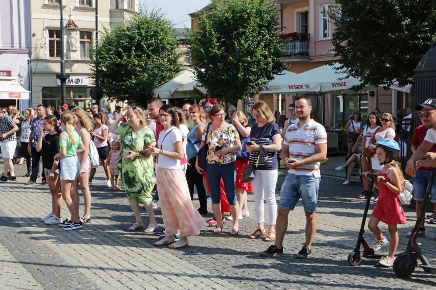 Dziś (piątek) punktualnie o godzinie 16 zabrzmiała muzyka...