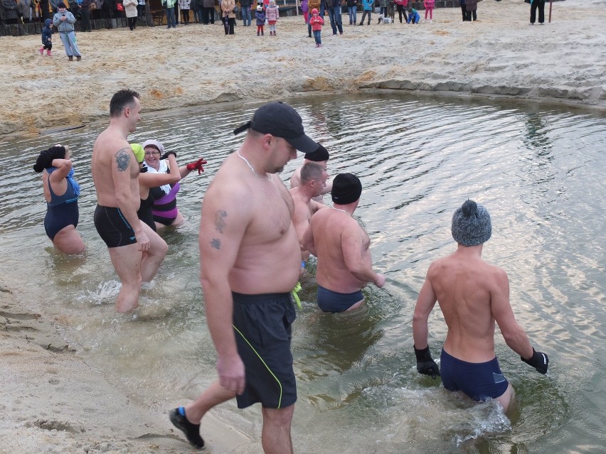 Temperatura wody osiągnęła dziś 10 stopni i była wysoka jak...