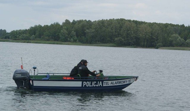 30-latek uciekał przed policją skradzionym rowerem wodnym. Miał 1,2 promila