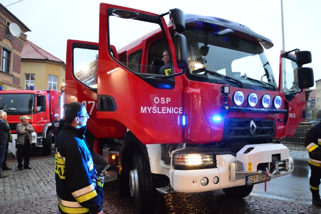 Ten średni samochód trafił do OSP Myślenice-Śródmieście w 2020 roku. Niedługo obok niego zaparkuje nowy lekki samochód ratowniczo-gaśniczy