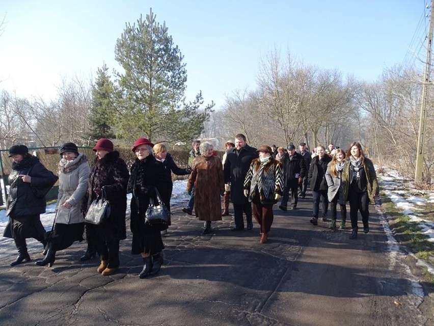 Sosnowiec: W Ostrowach Górniczych uczczono pamięć zamordowanej 70 lat temu rodziny Mackiewiczów FOTO