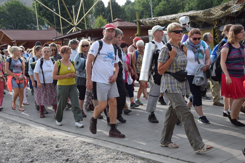 Wspólnota Śródmiejska wyruszyła z Podzamcza do Częstochowy