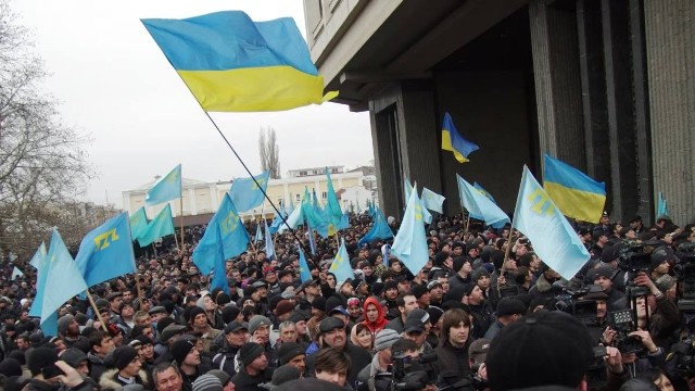 W lutym 2014 roku Rosja rozpoczęła proces zakończony nielegalną aneksją Krymu. 25 lutego tamtego roku doszło do ogromnej manifestacji poparcia dla integralności terytorialnej Ukrainy.