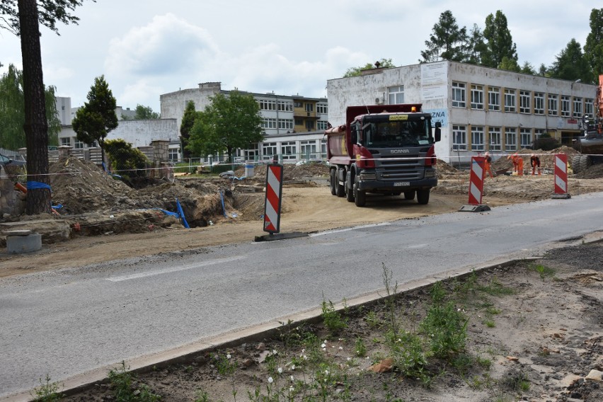 Utrudnienia w ruchu na ulicy Radomskiej w Starachowicah potrwają o kilka tygodni dłużej