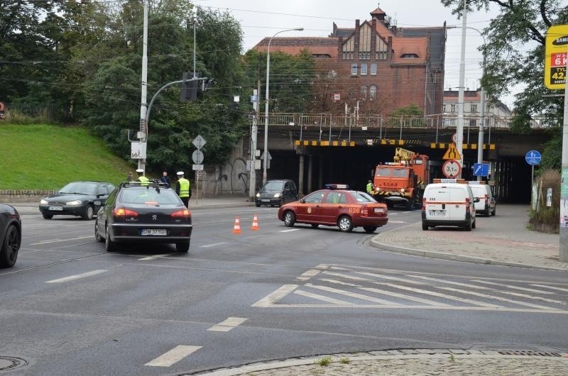 Wrocław: Wykolejenie tramwaju na Trzebnickiej (ZDJĘCIA, FILM)