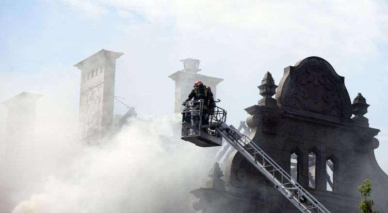 Pożar w Łodzi. Palił się rektorat Politechniki Łódzkiej [ZDJĘCIA] 