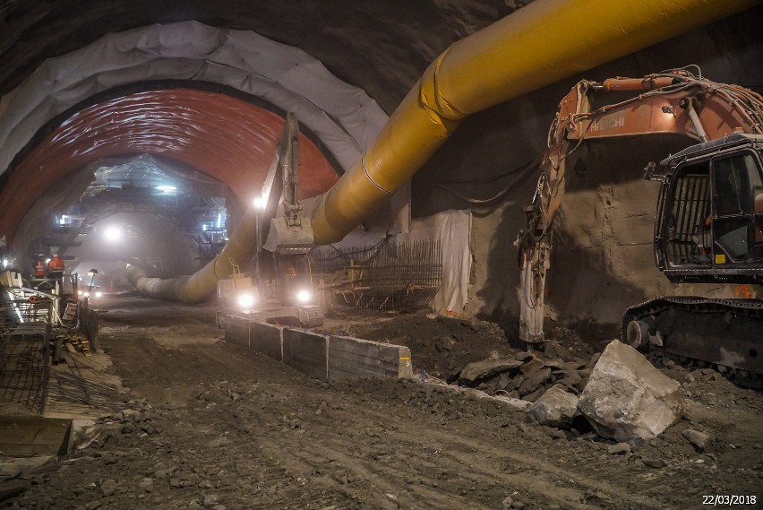 Tunel na Zakopiance nawet w zimie prezentuje się imponująco....