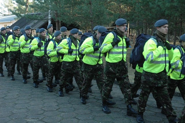 Młodzi brytyjscy kadeci rozpoczęli swój marsz we wtorek w Żaganiu.