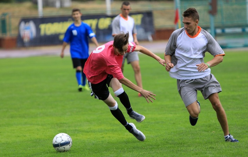 Dzień sportu z "Trampoliną". Młodzież biegała i grała w piłkę nożną [ZDJĘCIA]