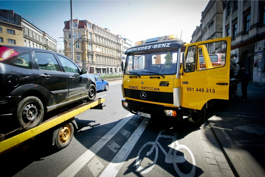 Zdesperowani kierowcy w poszukiwaniu wolnego miejsca...