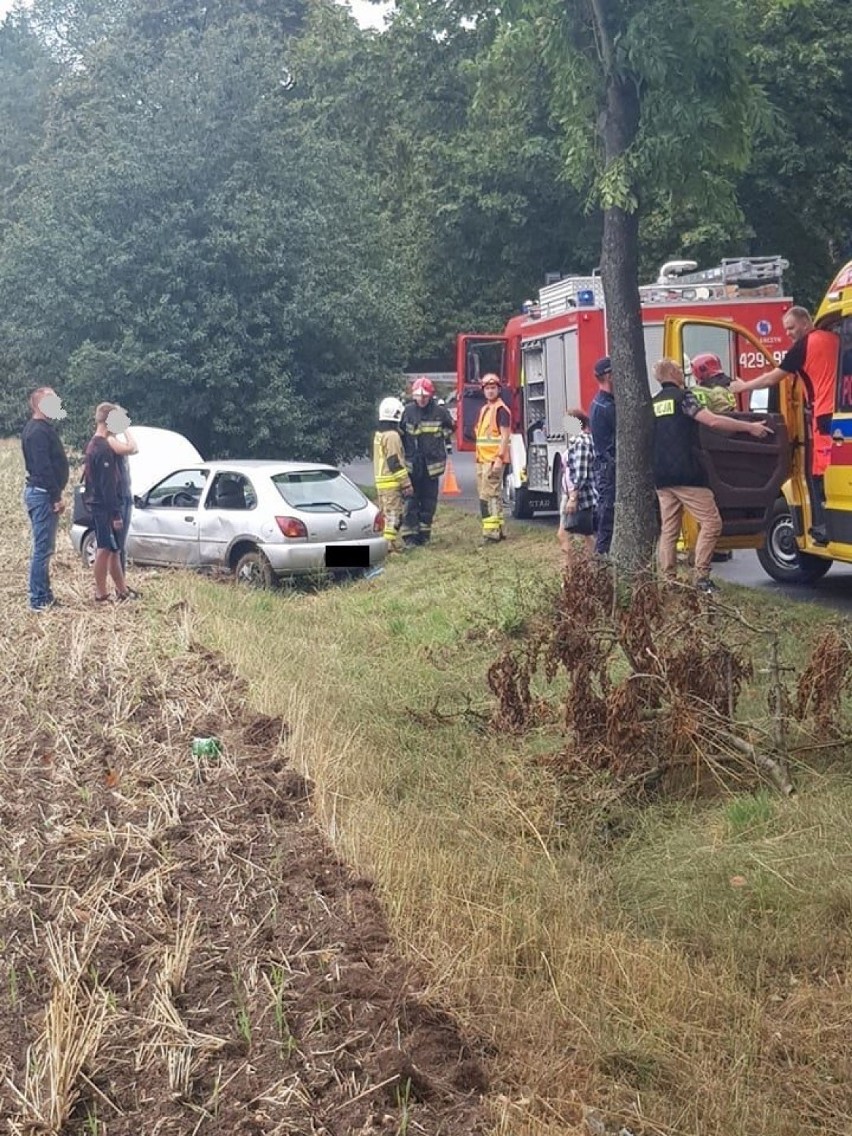 Przy wjeździe do Ośrodka Wypoczynkowego w Skorzęcinie z...