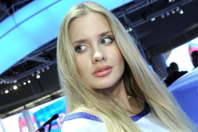 Dziewczyny - zdjęcia modelek z salonu samochodowego Moskwa...