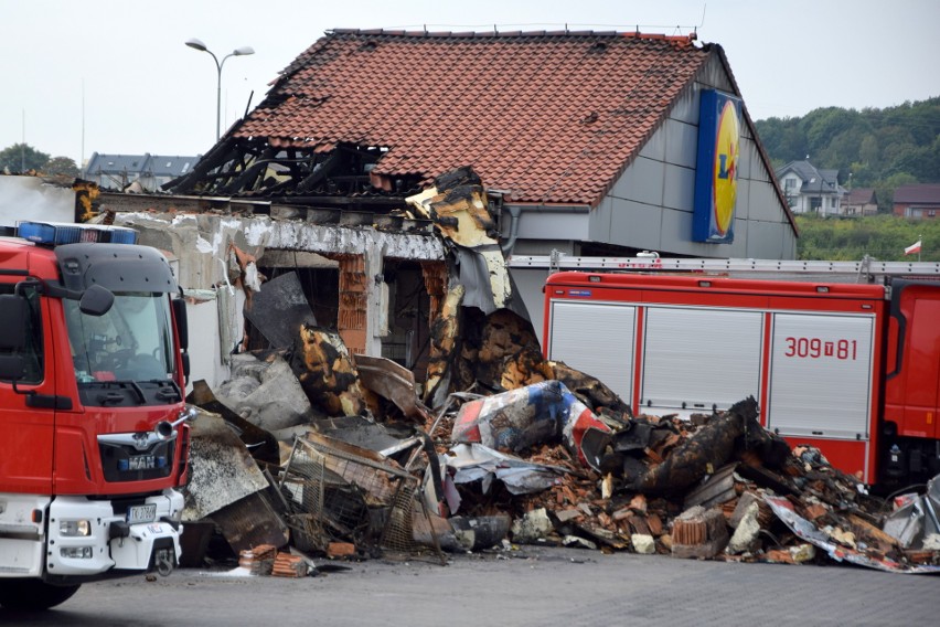 Koniec akcji strażaków po pożarze „Lidla” w Kielcach. Straty są gigantyczne [WIDEO, ZDJĘCIA]