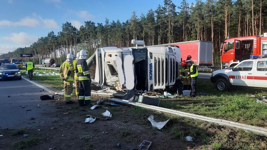 Na trasie S5 pod Bydgoszczą wywróciła się ciężarówka...