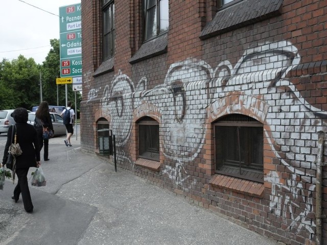 Tak grafficiarze urządzili budynek UKW przy ul. Kościeleckich w Bydgoszczy.