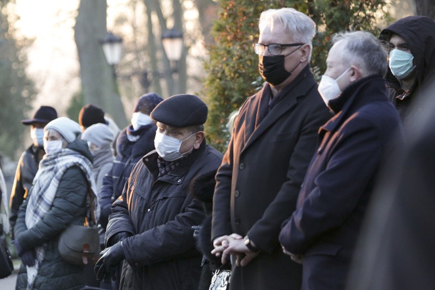 Ostatnie pożegnanie prof. Jerzego Hauzińskiego. Spoczął na Starym Cmentarzu w Słupsku [ZDJĘCIA]