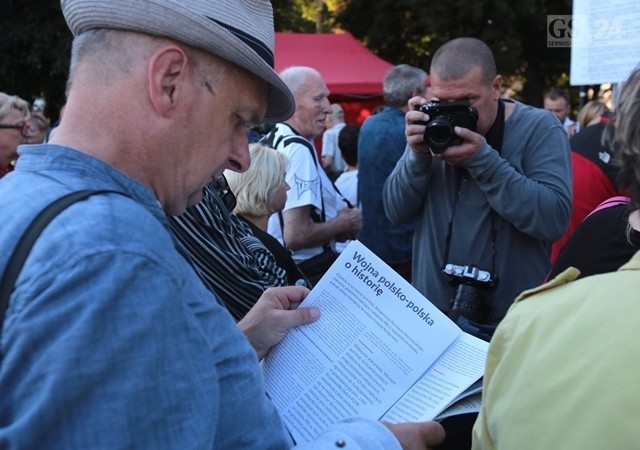 Spotkanie KOD-u bardzo przypominało wiece Solidarności z...