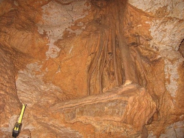 Tak wygląda odkryty niedawno nowy korytarz między jaskiniami Prochownia i Szczelina. Jest wyjątkowo atrakcyjny.