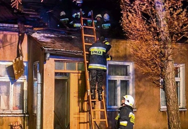 Pożar w kamienicy przy ul. Jana Kilińskiego w Szczuczynie wybuchł we wtorek, 26 listopada ub. roku