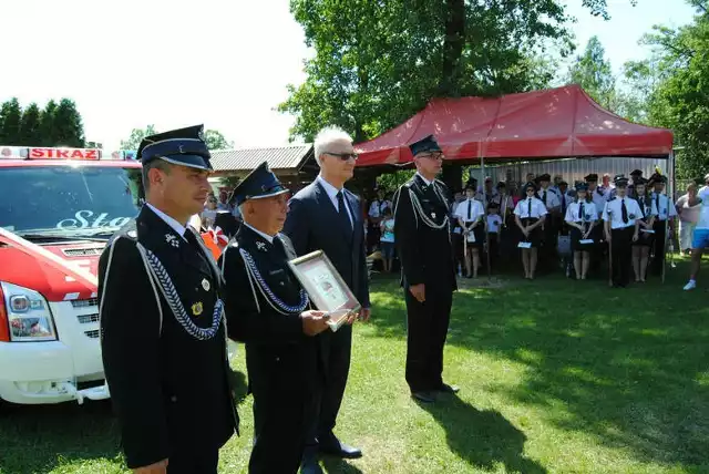 Przekazanie samochodu ratowniczo-gaśniczego dla Ochotniczej Straży Pożarnej w Łachowie.