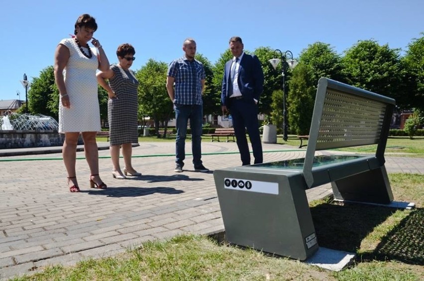 Siemiatycze. Ławeczki solarne już zamontowane. Na razie w dwóch miejscach (zdjęcia)