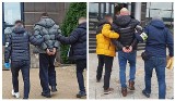 Białostocki sąd aresztował 2 mężczyzn podejrzanych o oszustwa w sieci na szeroką skalę, nielegalne posiadanie amunicji i narkotyków