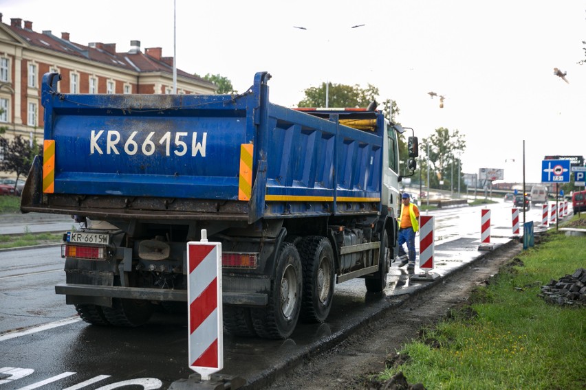 Kraków. Rozpoczęło się łatanie alei Juliusza Słowackiego