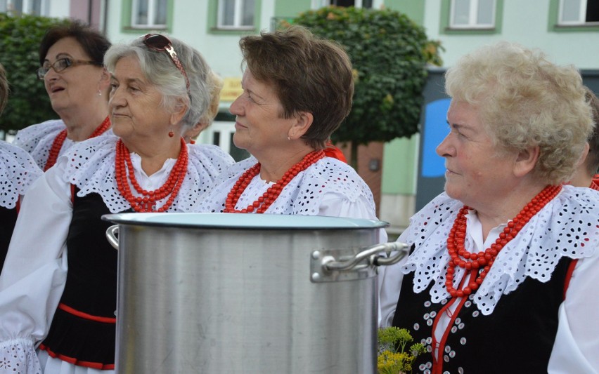 Na Festiwal Smaku do Miechowa przyjechała nawet stuletnia wojskowa kuchnia polowa