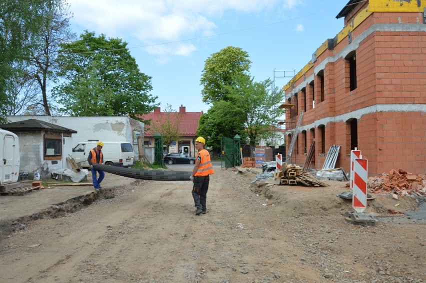 Czerwona cegła i tajemnicza studnia na budowie Ostrowieckiego Browaru Kultury