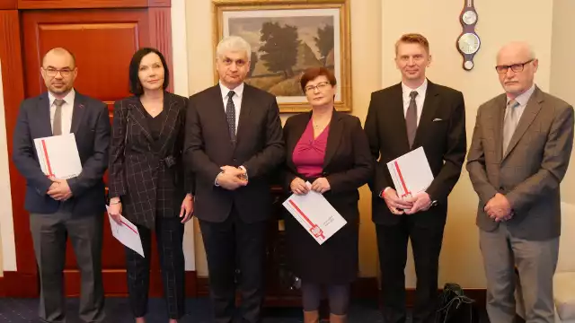 Wojewoda podlaski Bohdan Paszkowski powołał konsultantów wojewódzkich w ochronie zdrowia.