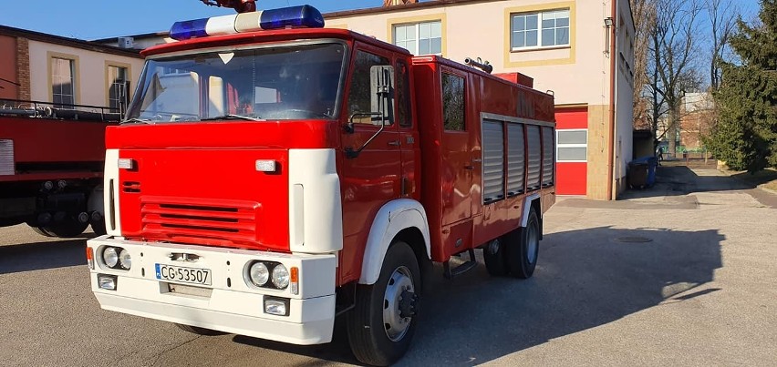 Wozy OSP Dusocin i Wielki Wełcz pojechały do strażaków z Ukrainy. Druhowie OSP z powiatu grudziądzkiego podarowali dużo sprzętu [zdjęcia]