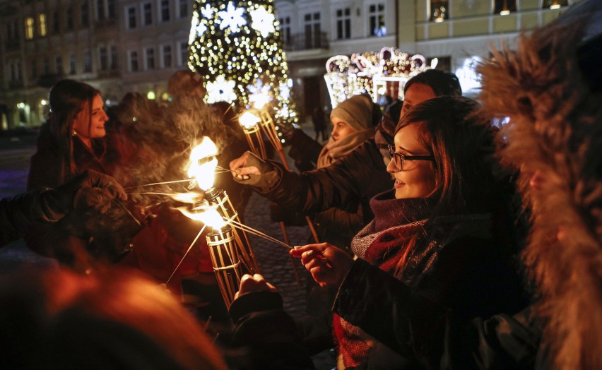 Dzisiaj na Rynku w Rzeszowie otwarto Świąteczne Miasteczko....