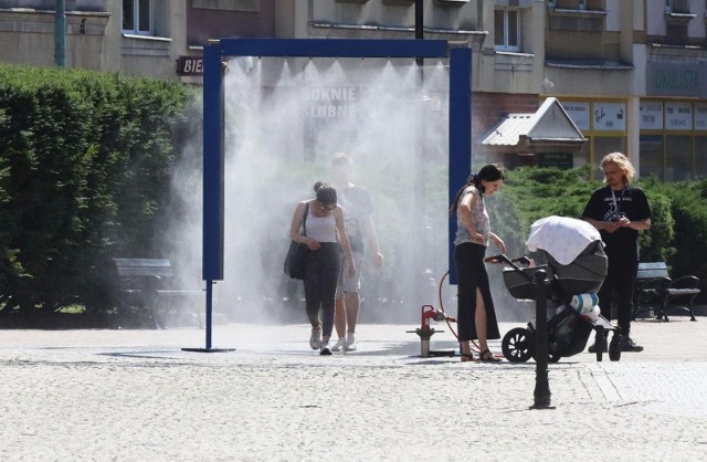 Alerty pogodowe dla mieszkańców Wrocławia. IMGW zapowiada kolejne upały i burze.