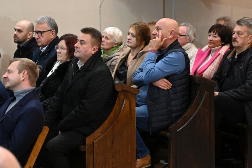 Klasztor na Karczówce w Kielcach rozpoczął świętowanie 400 - lecia. Biskup kielecki poprowadził mszę świętą, był koncert i poczęstunek 