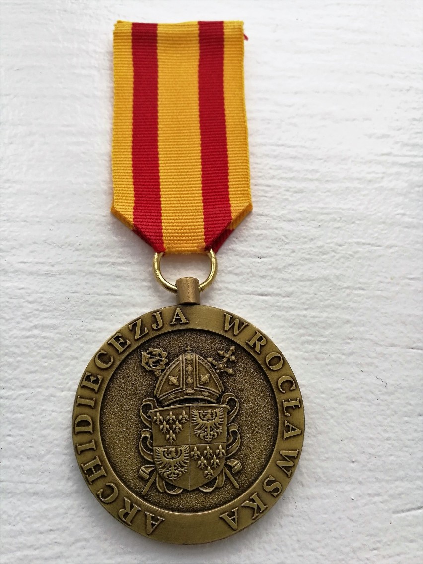 Arcybiskup Józef Kupny ustanowił Medal św. Jadwigi