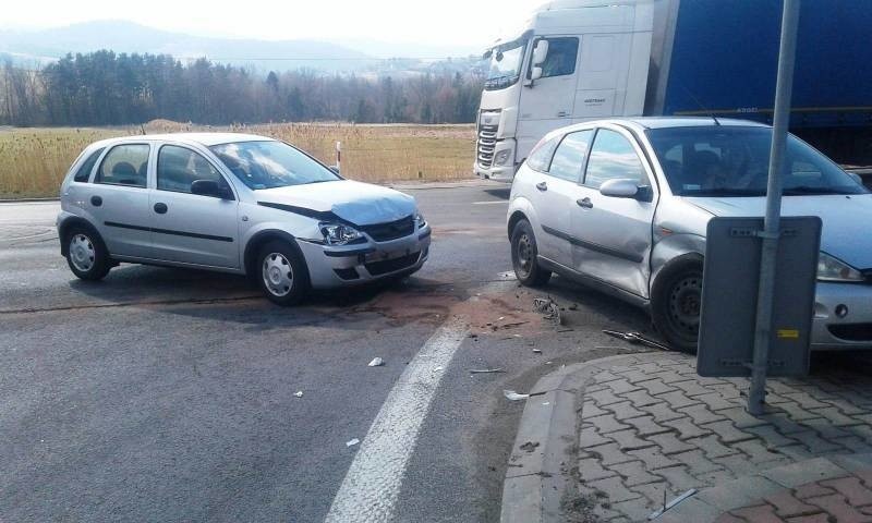 Ptaszkowa wypadek. Zderzenie dwóch aut na krajówce. Jedna osoba w szpitalu