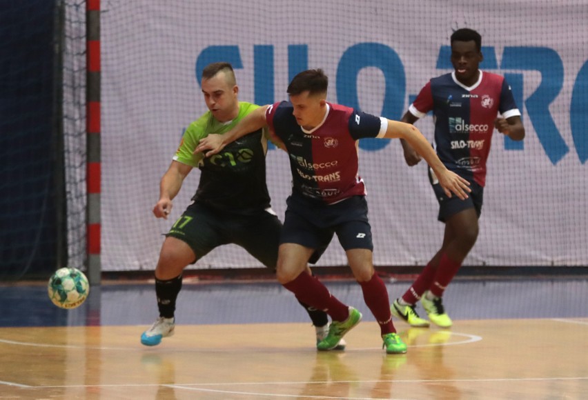 Futsal Szczecin - FC 10 Zgierz 3:5. Debiut nowych strojów nie pomógł [ZDJĘCIA]