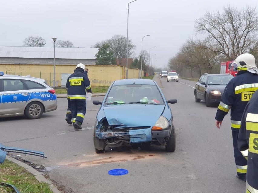 Wypadek w gm. Połczyn Zdrój. Osobówką w tira [zdjęcia]