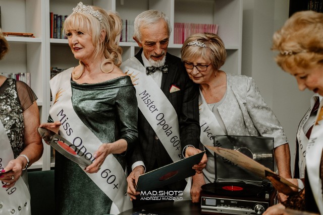 Miss i misterzy 60 plus Opola z 2019 w sesji do kalendarza na 2021 rok.