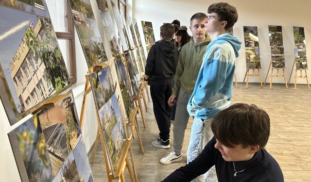 Uczniowie szkoły w Garbatce oglądali wystawę „Zielone oblicze Elektrowni Kozienice". Więcej zobacz na kolejnych slajdach >>>