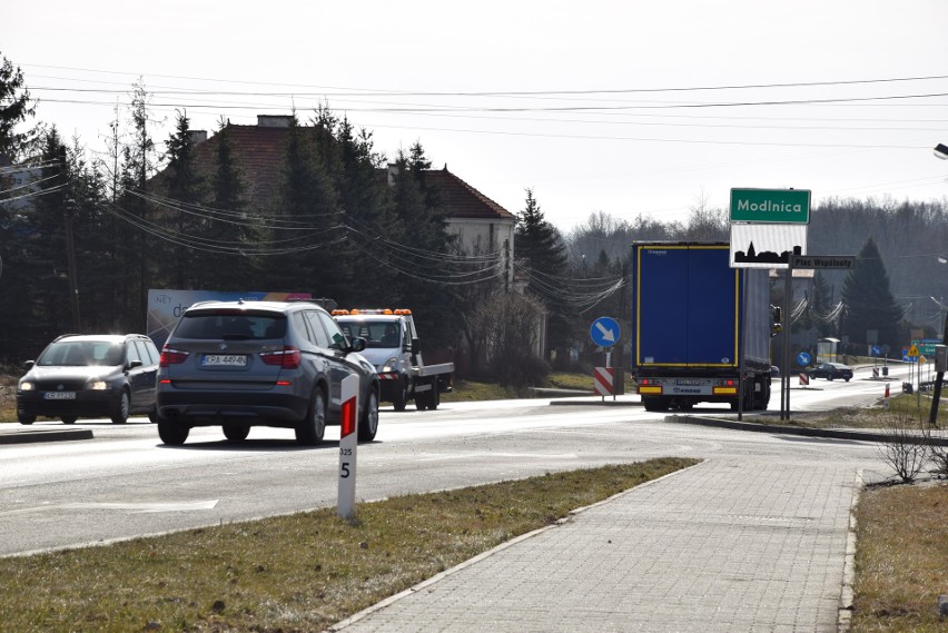 Będą utrudnienia na krajówce. Rozpoczyna się rozbudowa trasy olkuskiej w Modlnicy i budowa ronda [AKTUALIZACJA]