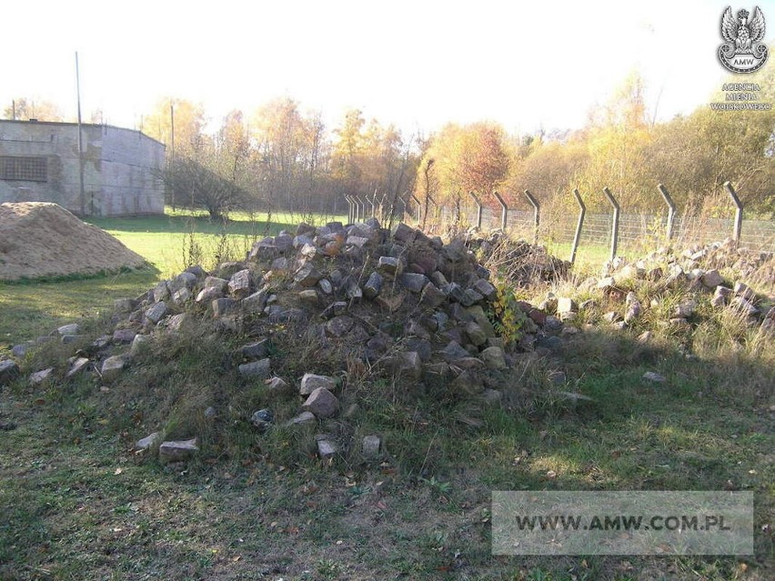 Kostka (z rozbiórki) - pakiet zwierający 2 poz. asort., w...