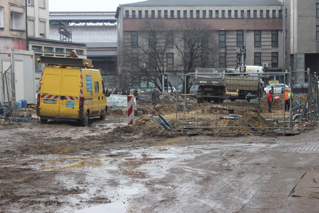 Rewitalizacja ul. Dworcowej w Bytomiu. Co obecnie dzieje się na placu budowy? Zobacz kolejne zdjęcia. Przesuwaj zdjęcia w prawo - naciśnij strzałkę lub przycisk NASTĘPNE
