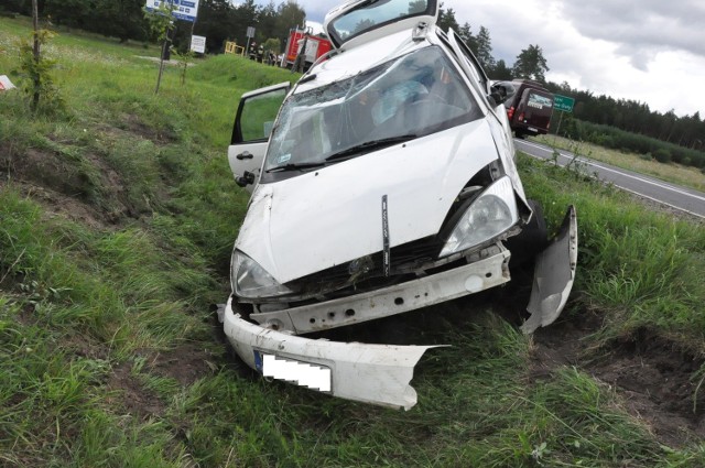 Kierowca z Łomży prawdopodobnie zasnął za kierownicą. Mężczyzna zjechał na przeciwległy pas ruchu i uderzył w forda.