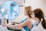 Sztuczna inteligencja pomaga w wykrywaniu raka piersi. „Widzi” lepiej niż lekarz. Czy SI zastąpi człowieka?